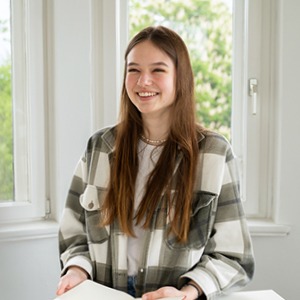 Porträt von Vivien Zinke, Junior Grafikdesign bei von Mende Marketing